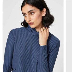Club Monaco Women's Blue Turtleneck Sweater